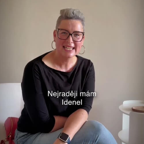 Přehrát video